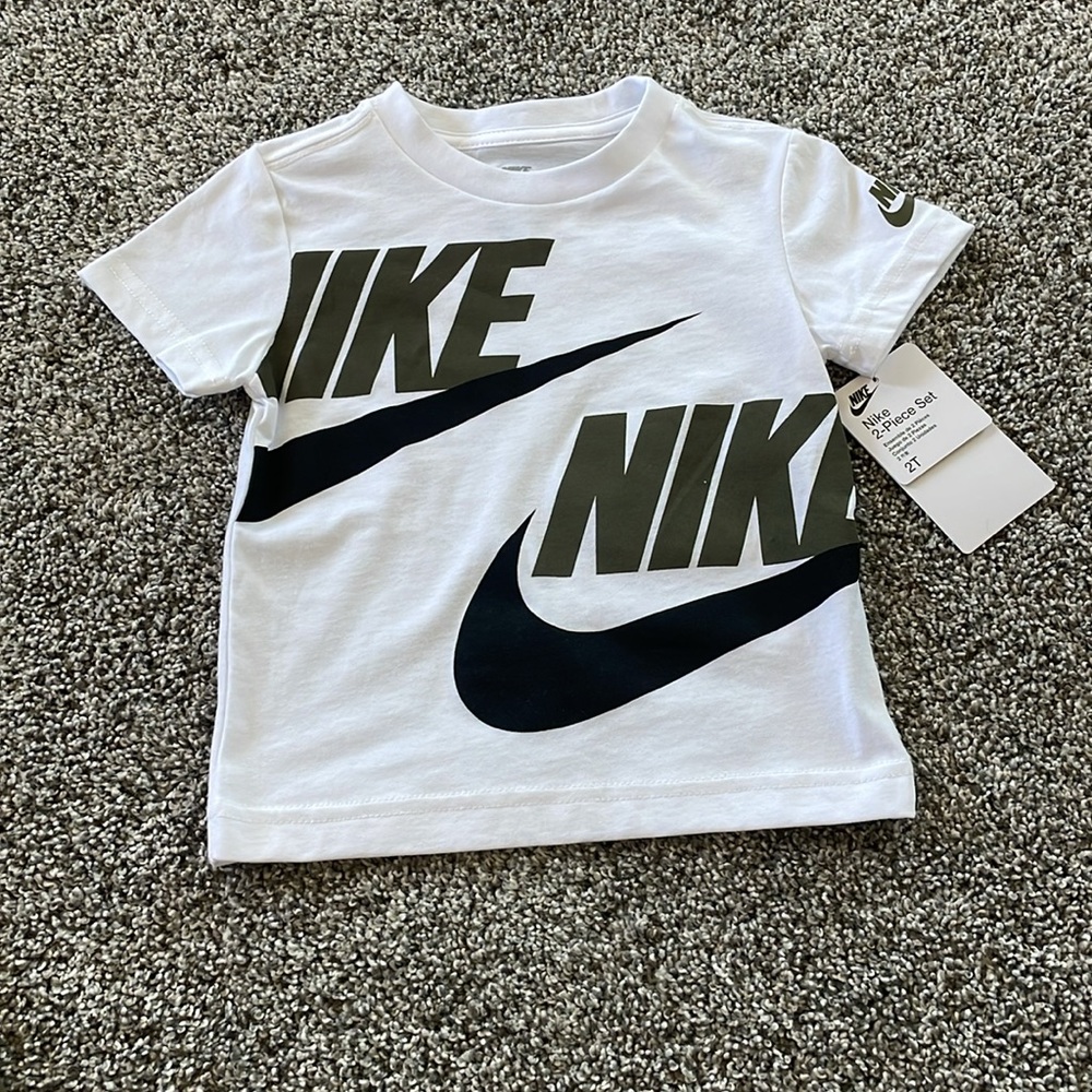 NEW! NIKE WHITE AND GREEN 2-PIECE T-SHIRT & SHORTS SET. SIZE 2T. BOYS. - Picture 5 of 8